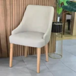 chaise-antalia-moderne-tissu-beige-pieds-bois-salle-a-manger-confort-meuble-et-decoration-casablanca-famiadeco-casablanca-maroc